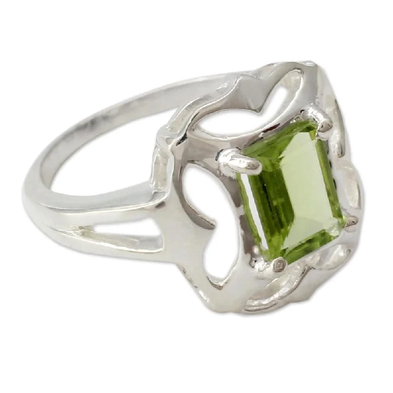 Dense sapphire ring-Handmade Sterling Silver 'Reverie' Peridot Ring (India)