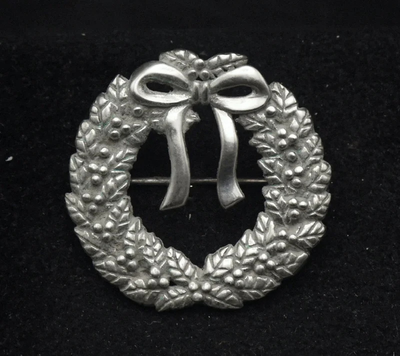 Vintage Sterling Silver Christmas Wreath Brooch